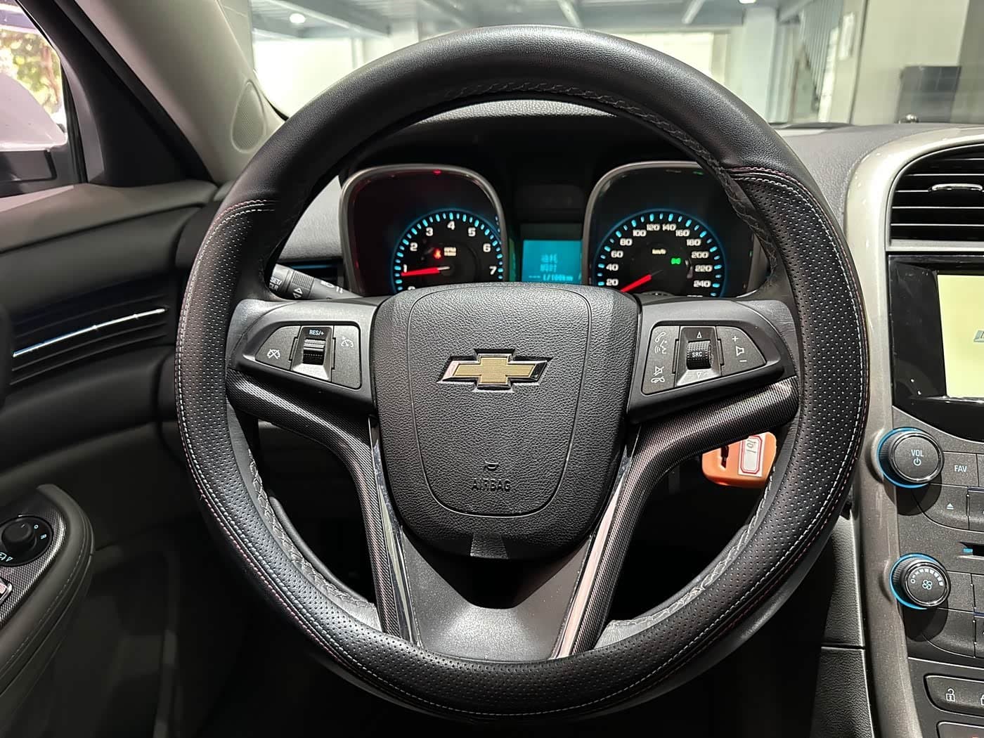 2014 Chevrolet Malibu White, 43,000 km, China export – photo 7