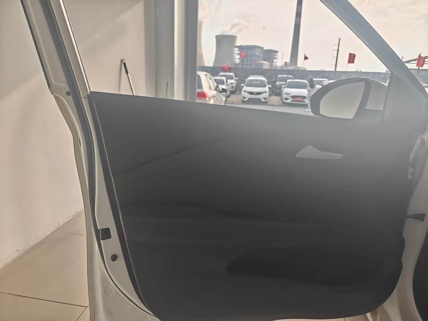 2016 Chevrolet Cavalier White, 86,000 km, China export – photo 4