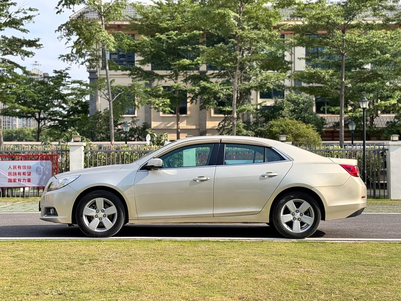 2014 Chevrolet Malibu Champagne, 142,000 km, China export – photo 4