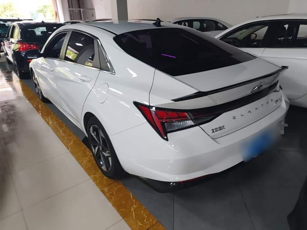 2022 Hyundai Elantra White, 42,900 km, China export – photo 5