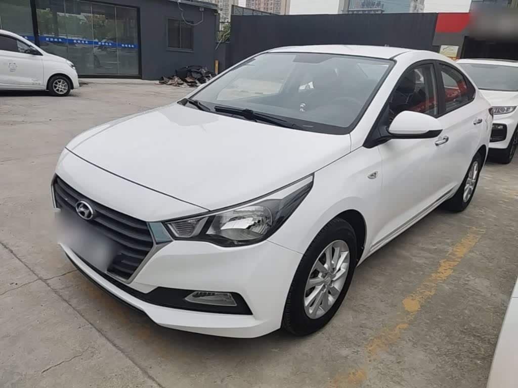 2016 Hyundai Verna White, 76,900 km, China export – photo 1