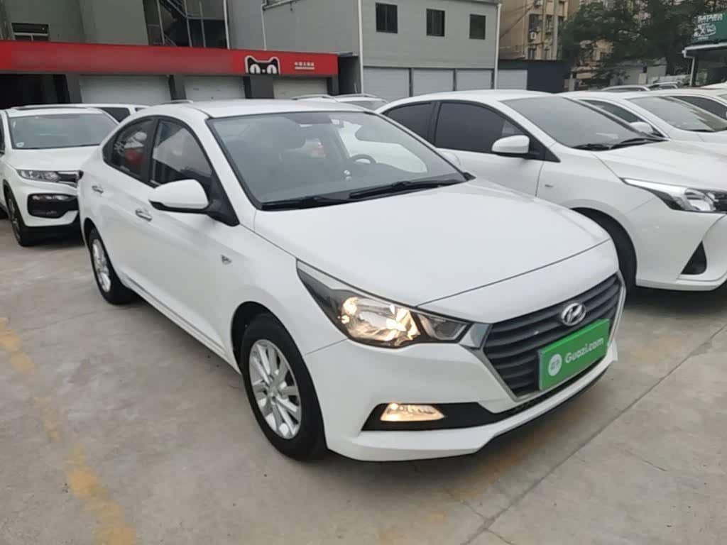 2016 Hyundai Verna White, 76,900 km, China export – photo 4