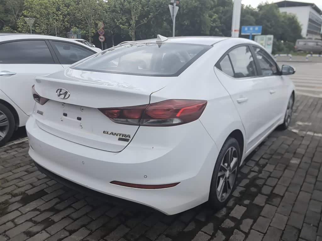 2016 Hyundai Elantra White, 87,900 km, China export – photo 7