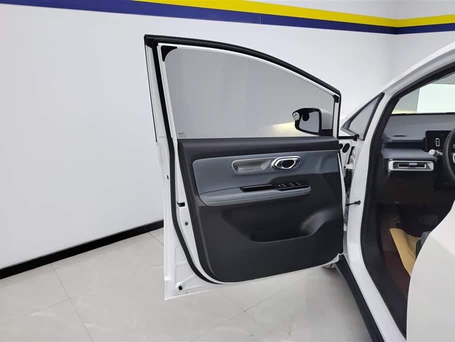 2025 Aion Y White, 12,200 km, China export – photo 7