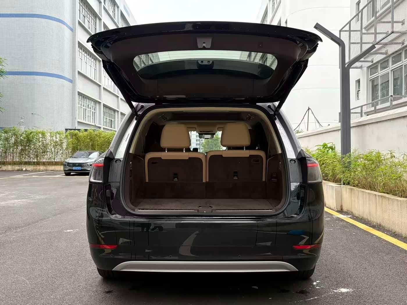 2025 AITO Wenjie AITO M9 Black, 14,000 km, China export – photo 6
