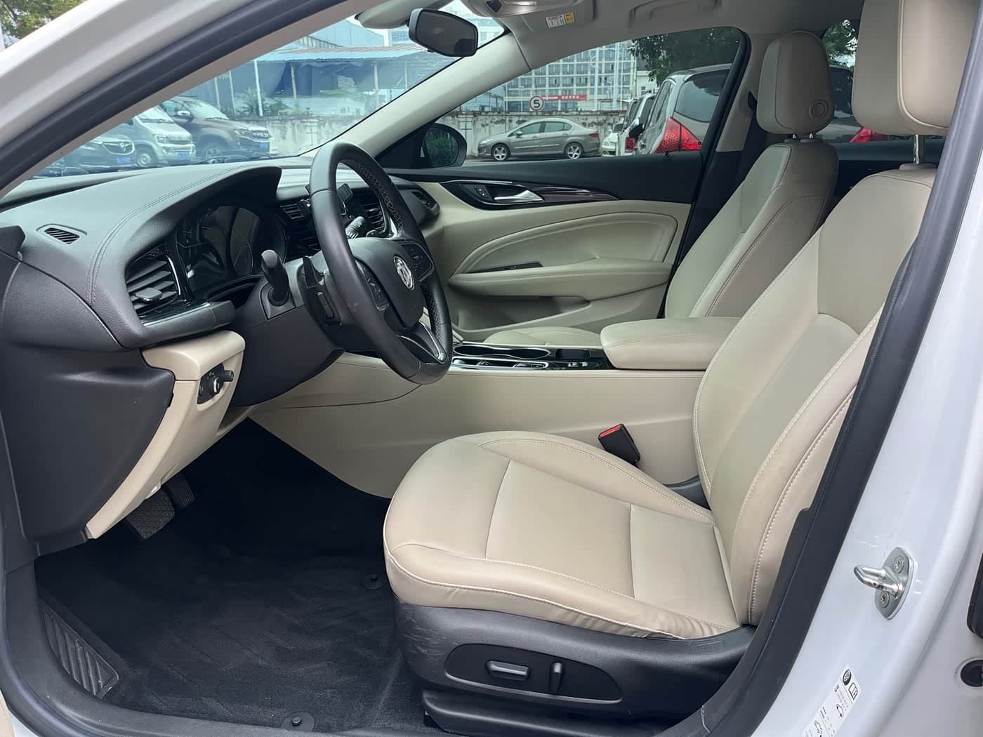 2020 Buick Regal White, 80,000 km, China export – photo 5