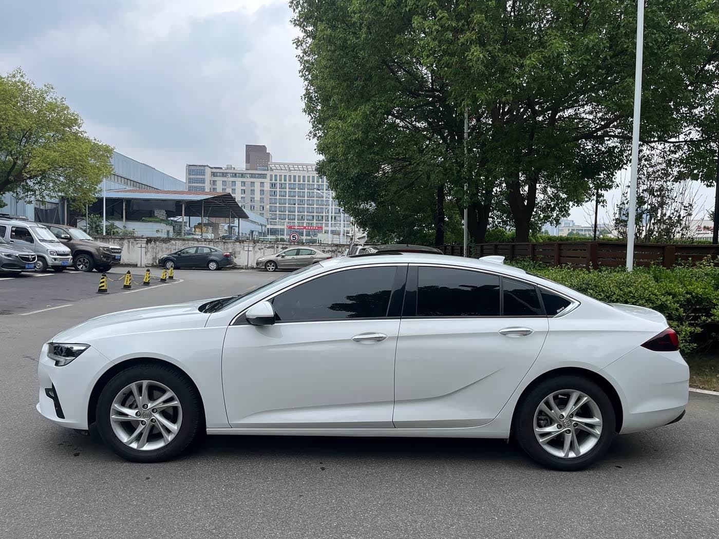 2020 Buick Regal White, 80,000 km, China export – photo 4