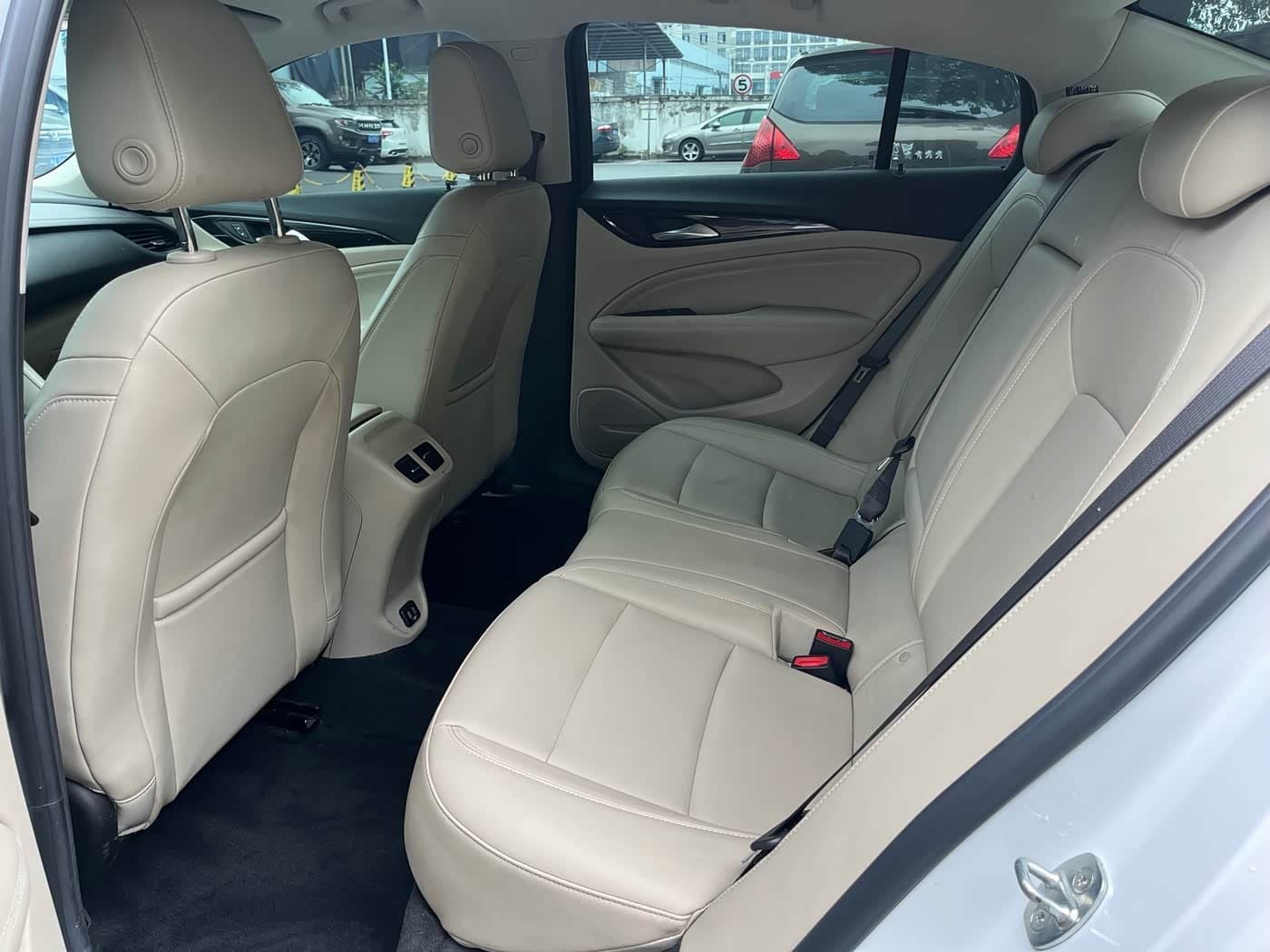 2020 Buick Regal White, 80,000 km, China export – photo 6