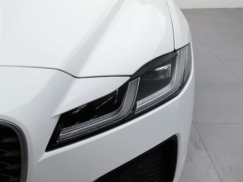 2021 Jaguar XFL White, 27,000 km, China export – photo 7