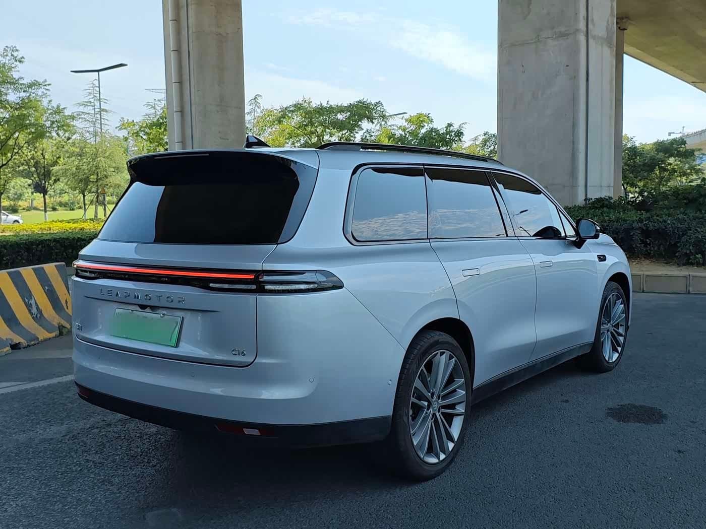 2025 Leapmotor C16 银灰色, 18,000 km, China export – photo 4
