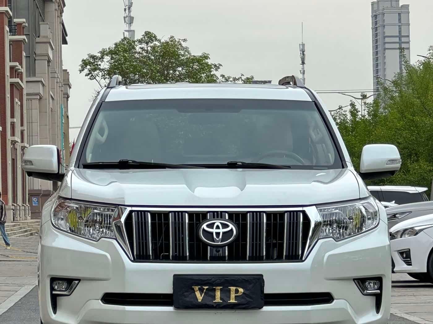 2017 Toyota Prado White, 90,000 km, China export – photo 2