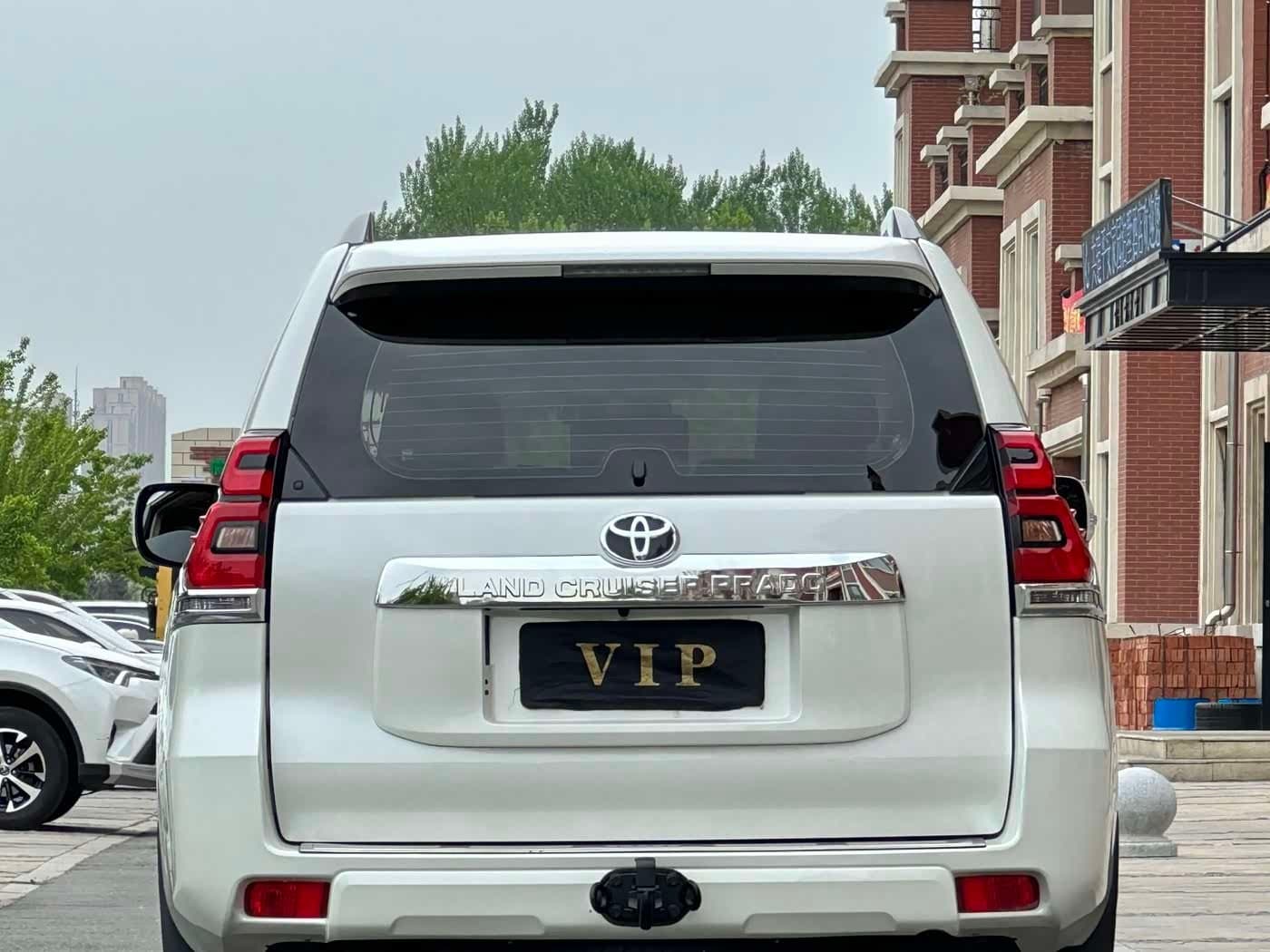 2017 Toyota Prado White, 90,000 km, China export – photo 4