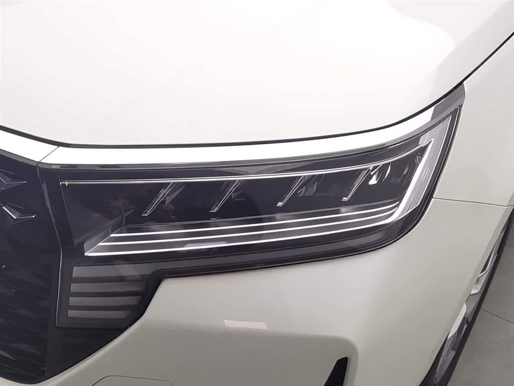 2023 Venucia D60 White, 3,000 km, China export – photo 7
