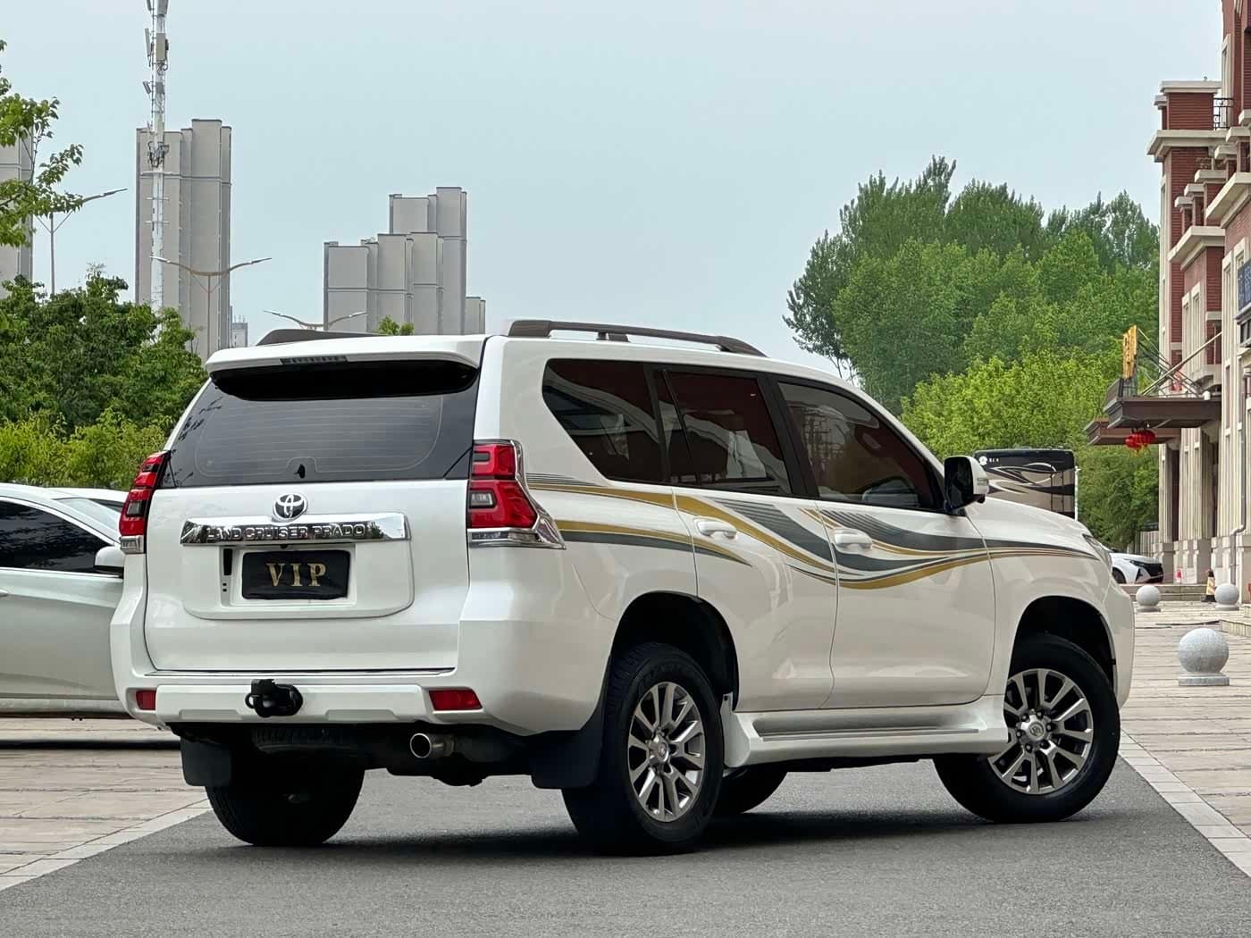 2017 Toyota Prado White, 90,000 km, China export – photo 6
