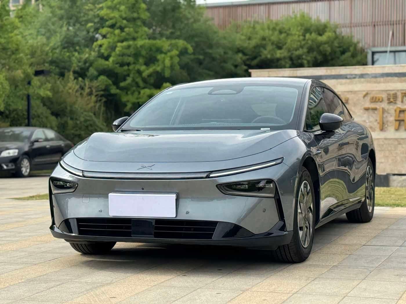2024 XPeng P7+ 银灰色, 2,000 km, China export – photo 1