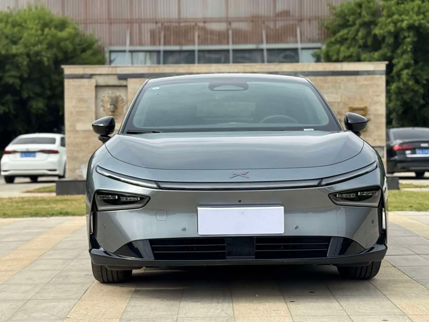 2024 XPeng P7+ 银灰色, 2,000 km, China export – photo 2