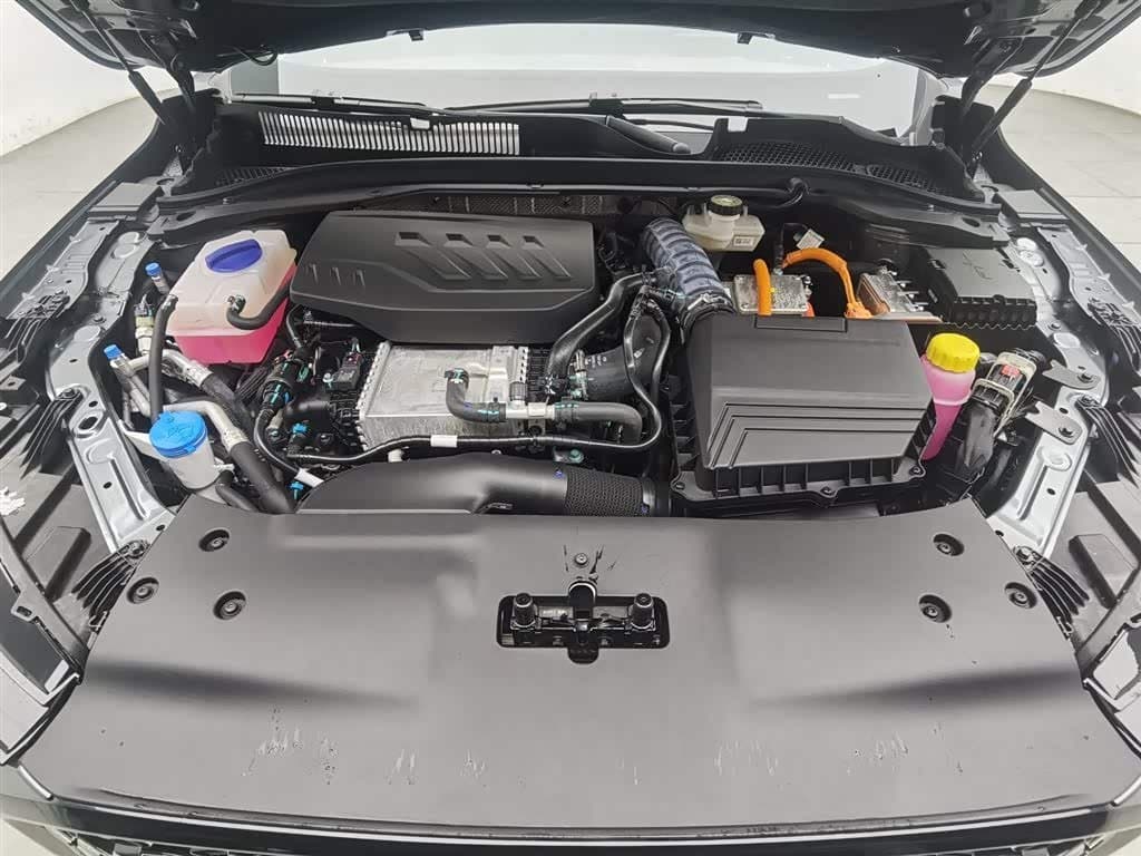 2024 Chery Fengyun Fengyun A8L 银灰色, 38,600 km, China export – photo 6