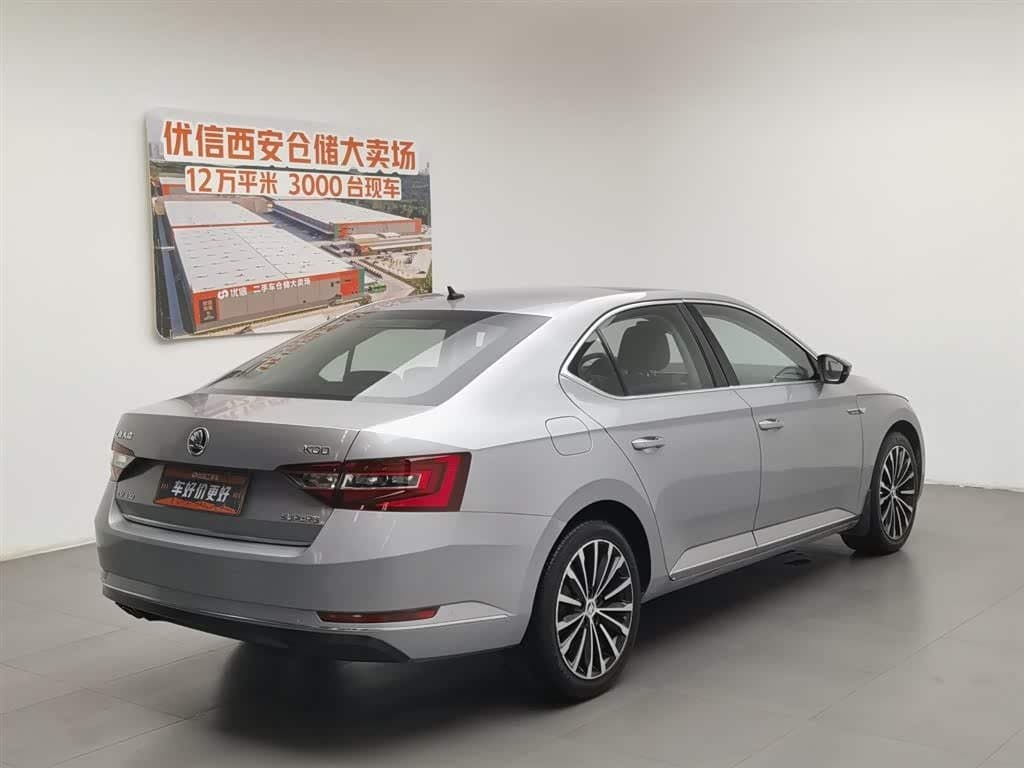 2015 Škoda Superb 银灰色, 90,700 km, China export – photo 2