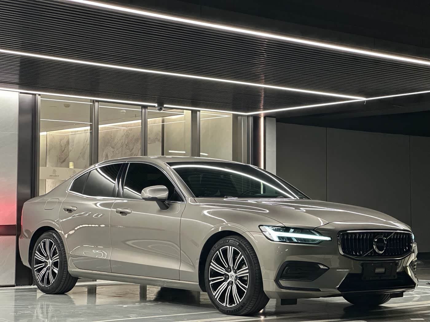 2021 Volvo S60 Champagne, 30,000 km, China export – photo 3