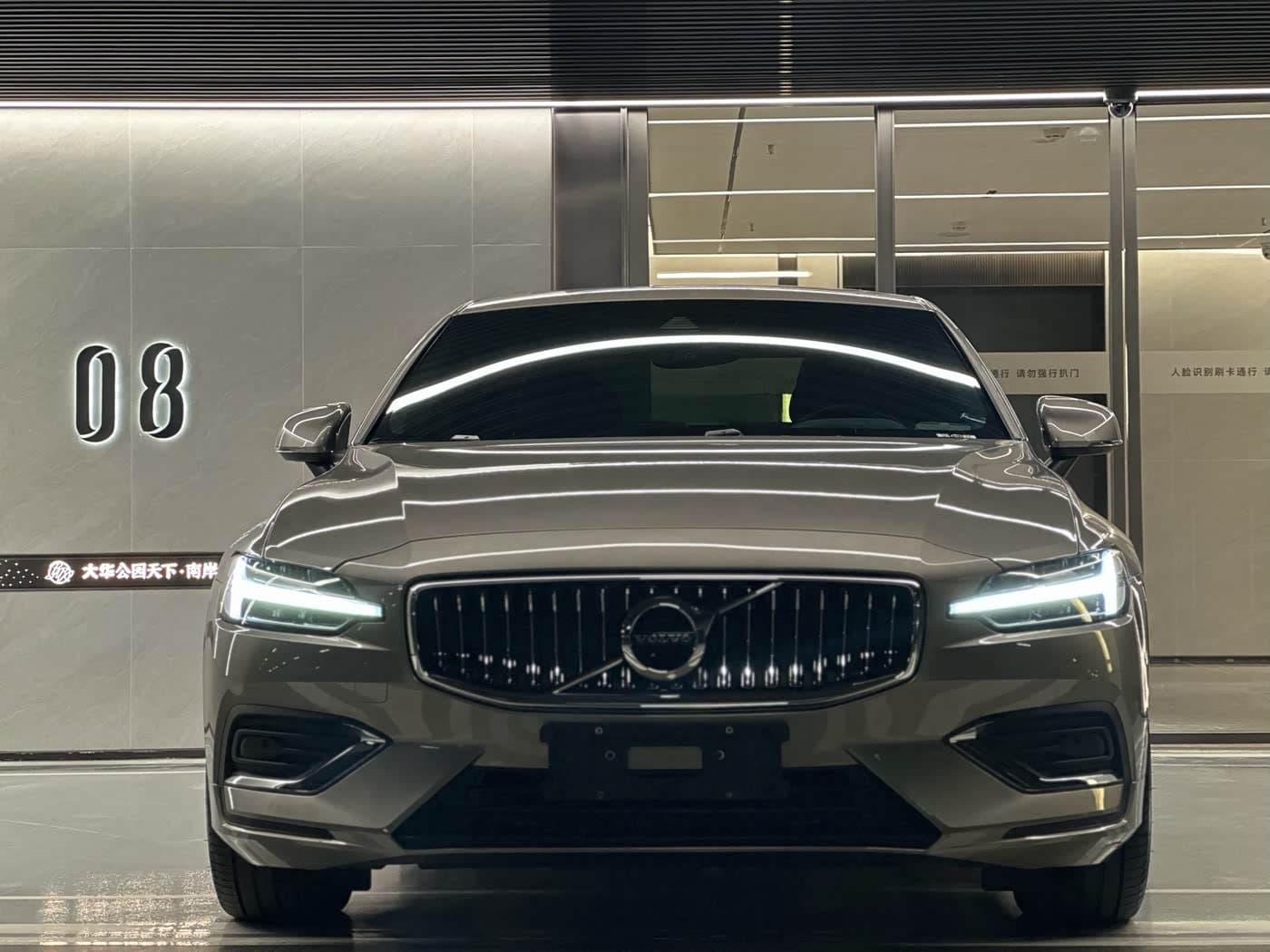 2021 Volvo S60 Champagne, 30,000 km, China export – photo 2