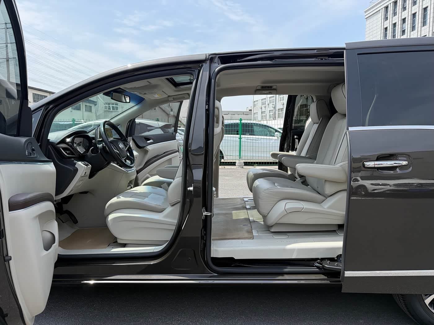2020 Buick GL8 Champagne, 80,000 km, China export – photo 10