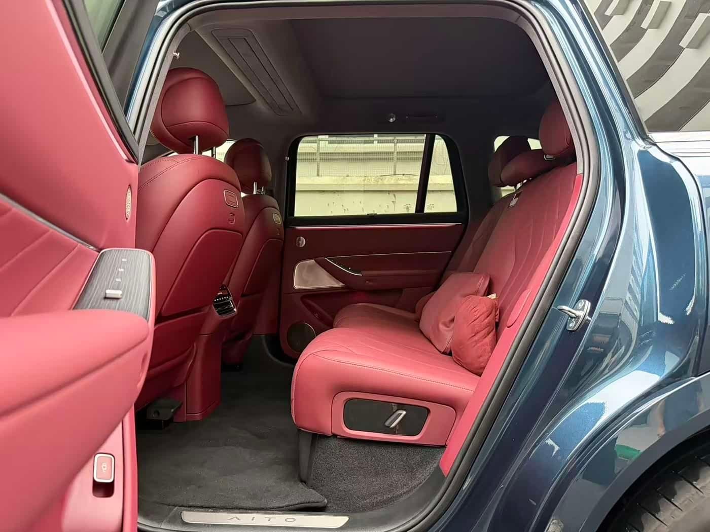 2025 Aito Wenjie AITO M8 Blue, 11,000 km, China export – photo 15