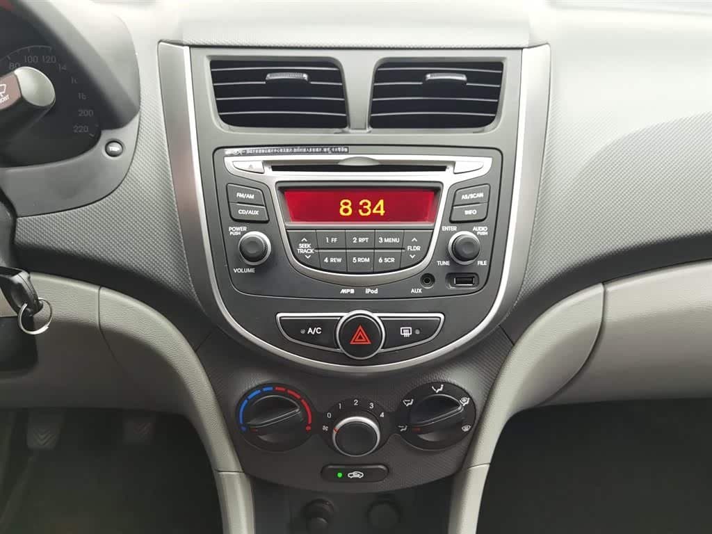 2014 Hyundai Verna White, 30,400 km, China export – photo 12