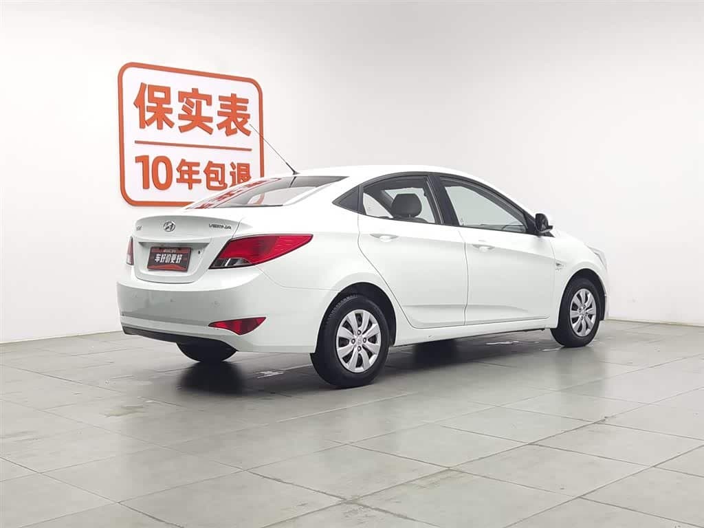 2014 Hyundai Verna White, 30,400 km, China export – photo 2
