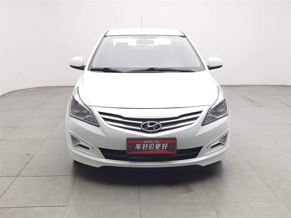 2014 Hyundai Verna White, 30,400 km, China export – photo 3
