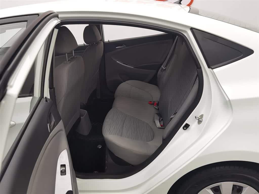 2014 Hyundai Verna White, 30,400 km, China export – photo 15