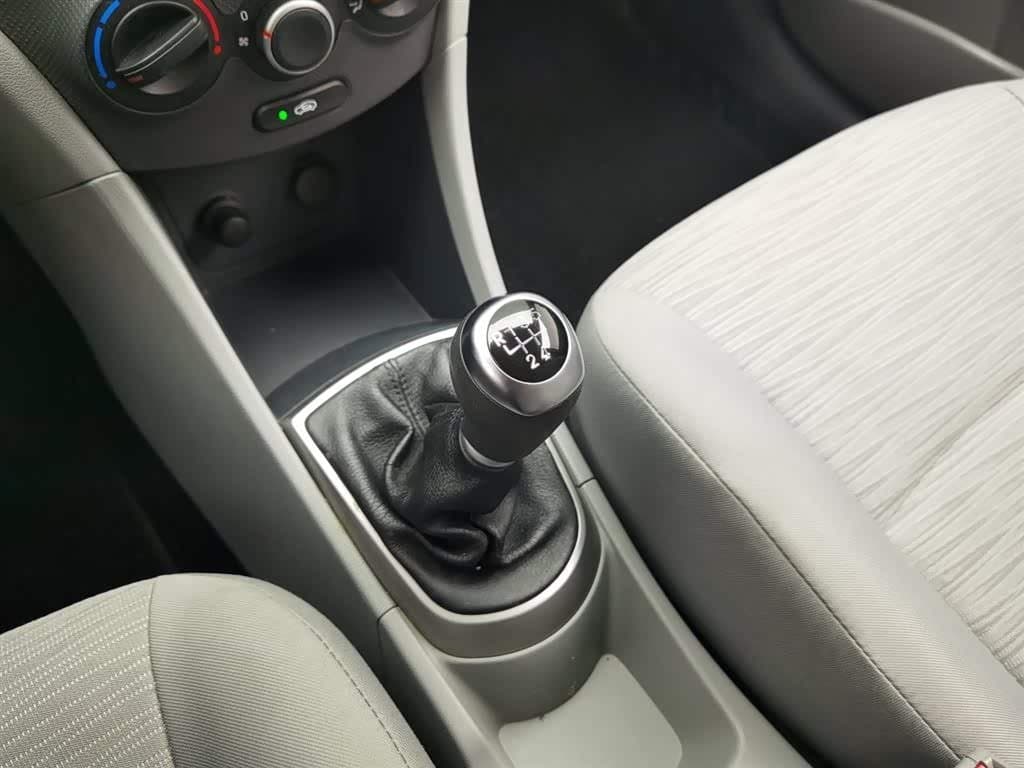 2014 Hyundai Verna White, 30,400 km, China export – photo 13