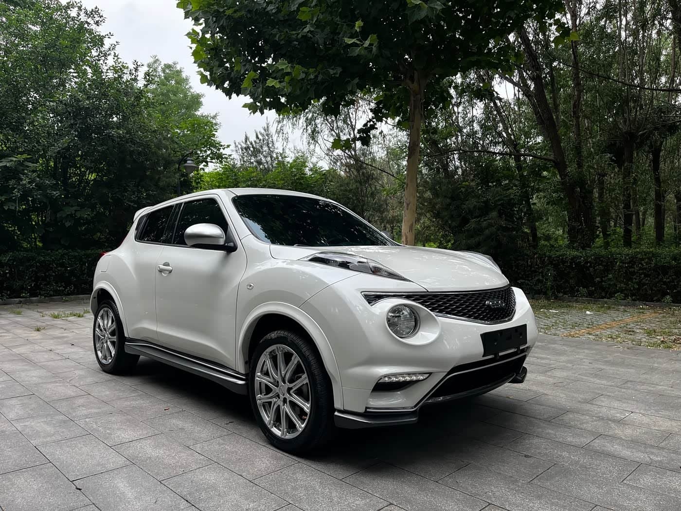 2014 Infiniti ESQ White, 30,000 km, China export – photo 3