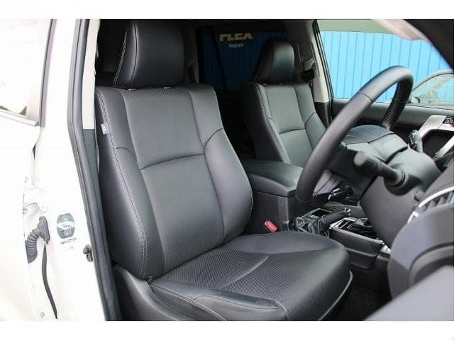 2023 Toyota LAND CRUISER PRADO PEARL, 13,000 km, Japan export – photo 6