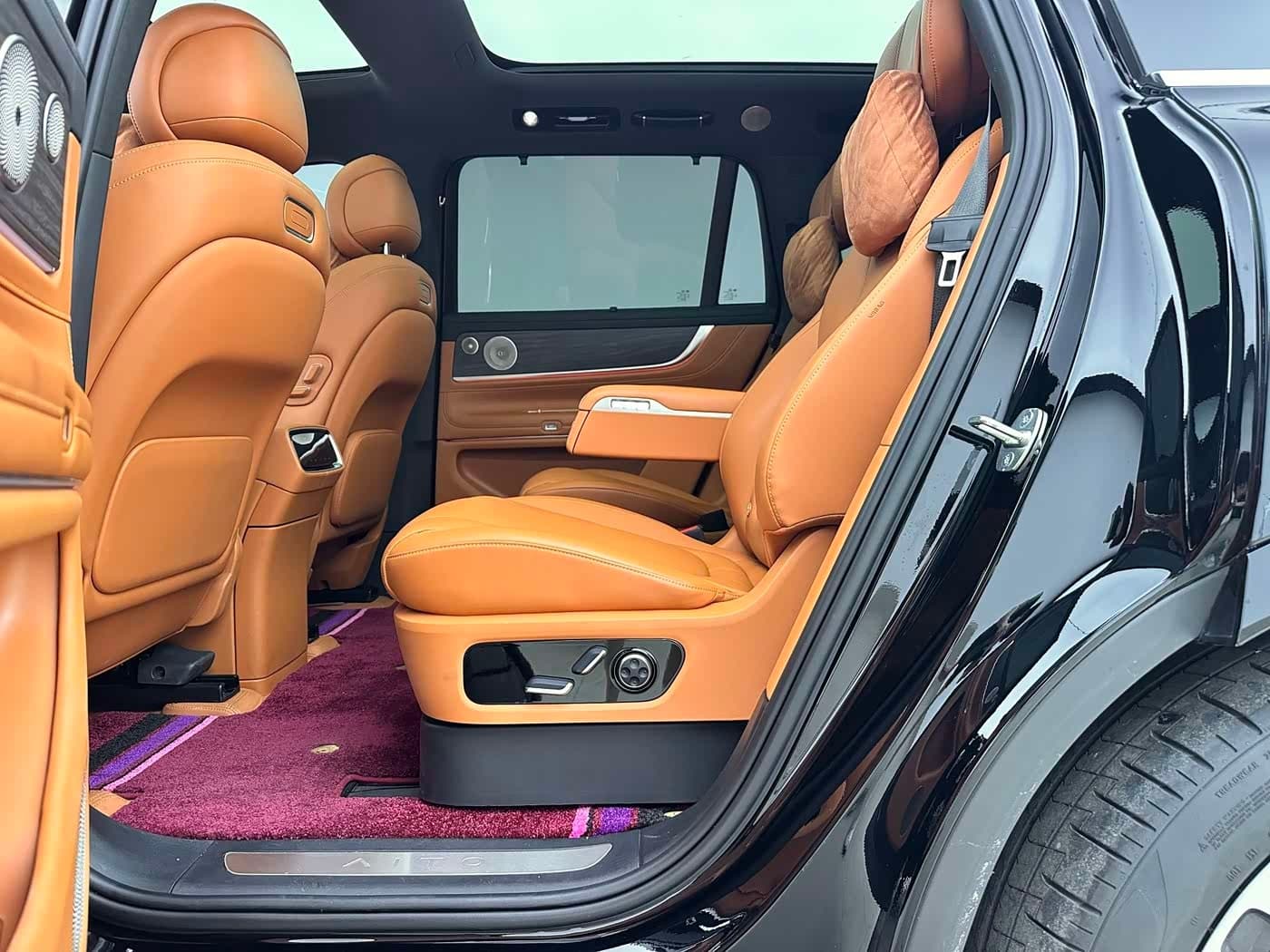2024 Aito Wenjie AITO M9 Black, 26,000 km, China export – photo 6