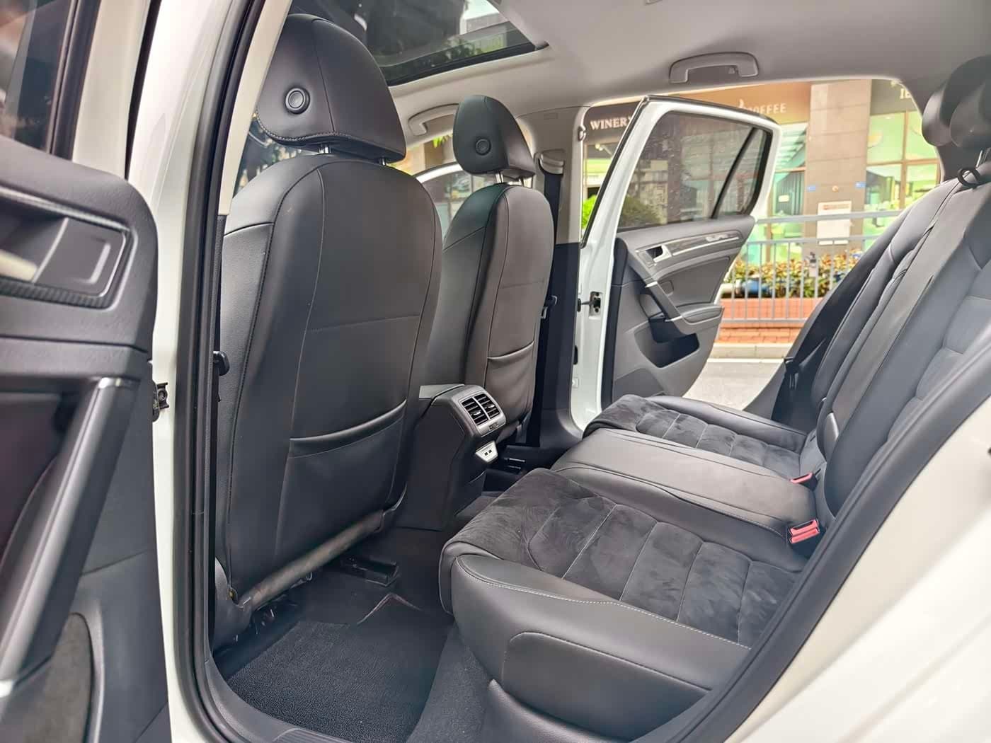 2020 Volkswagen Golf White, 60,000 km, China export – photo 6
