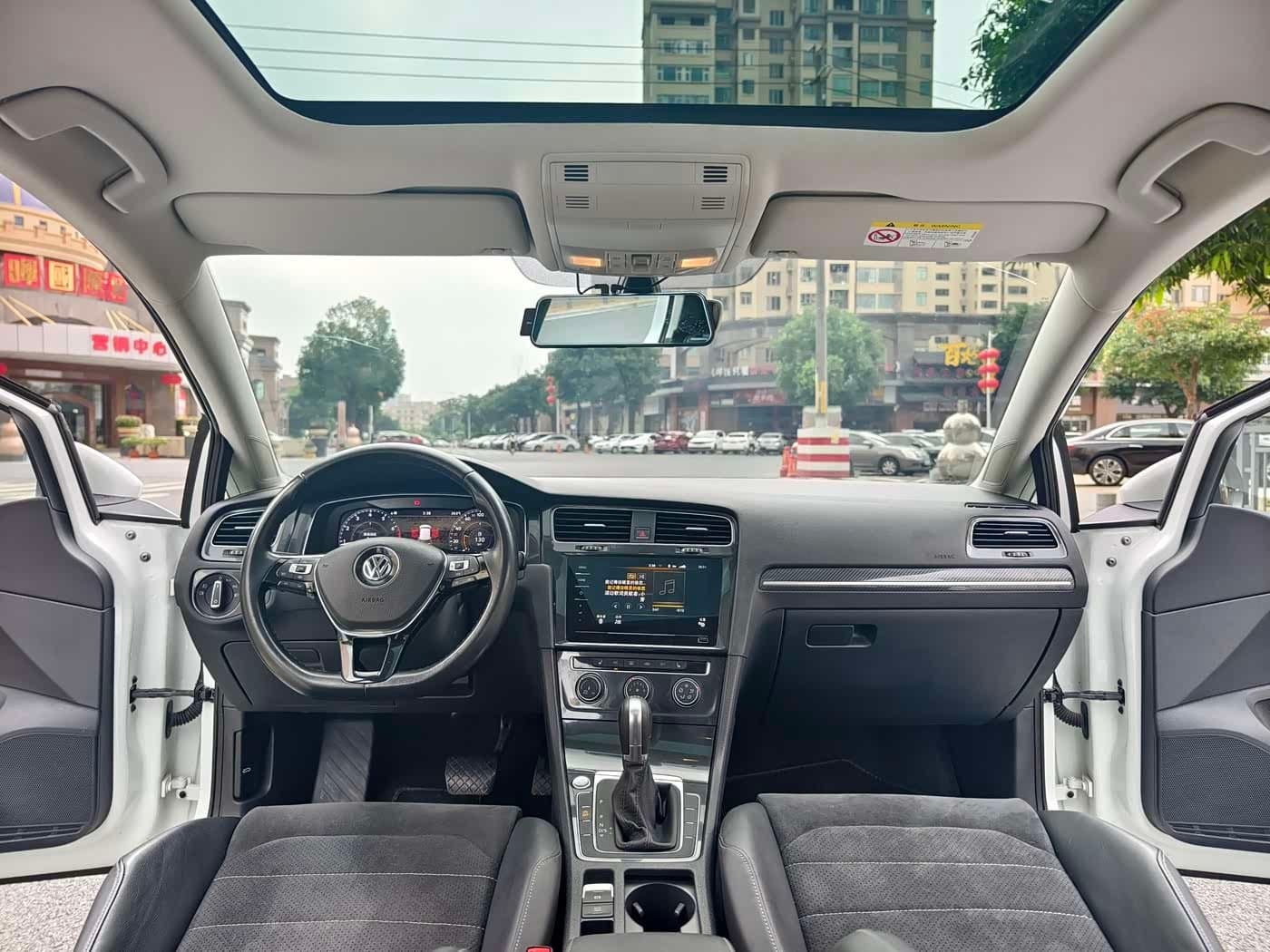 2020 Volkswagen Golf White, 60,000 km, China export – photo 5