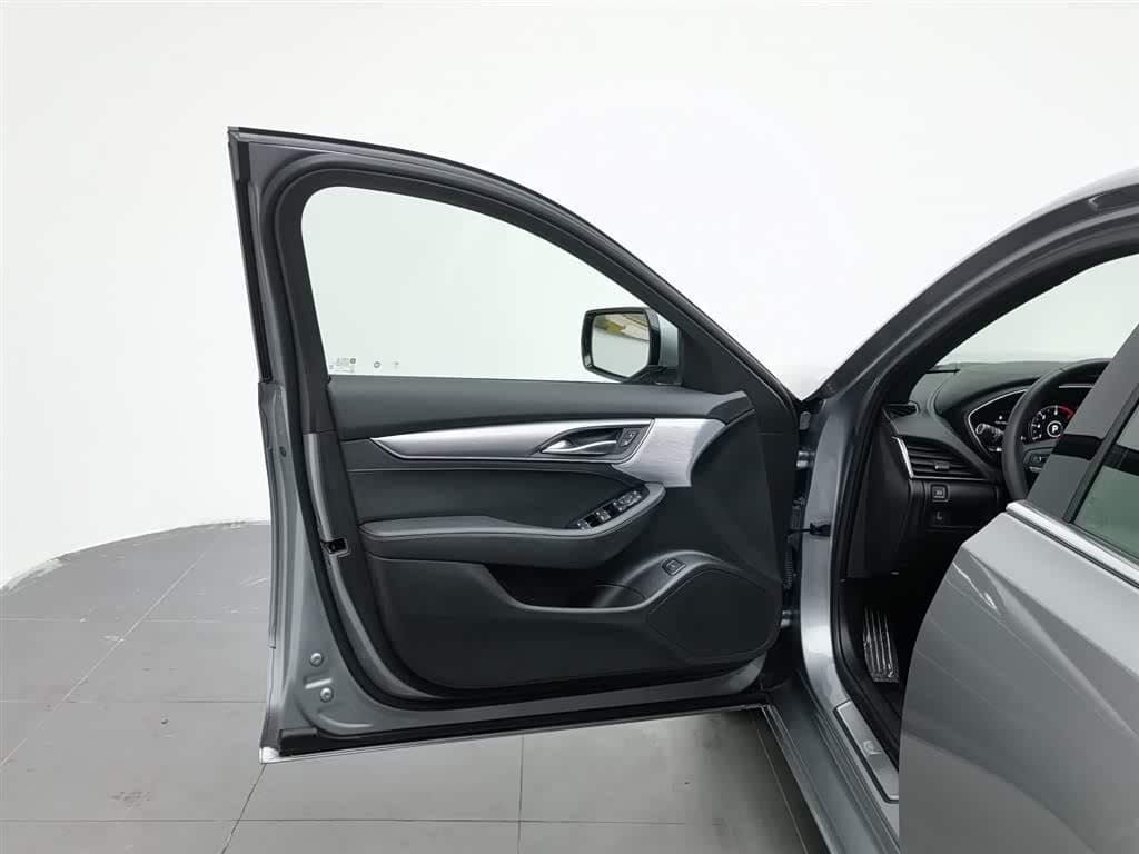 2023 Cadillac CT5 银灰色, 20,100 km, China export – photo 8