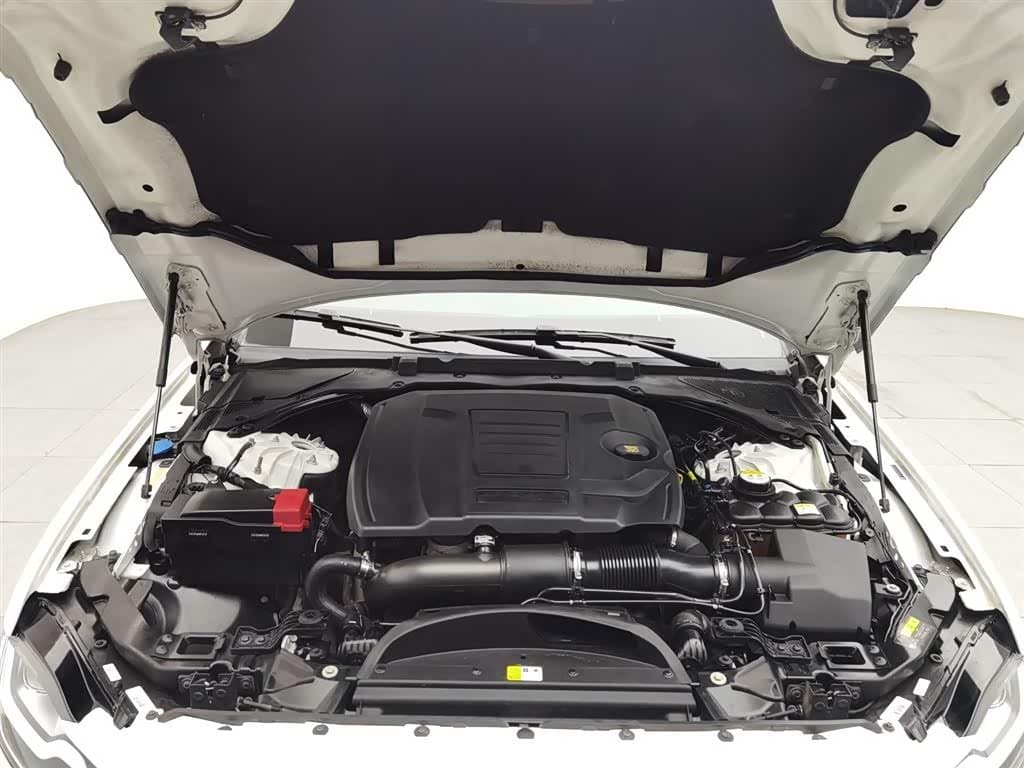 2017 Jaguar XFL White, 90,300 km, China export – photo 6