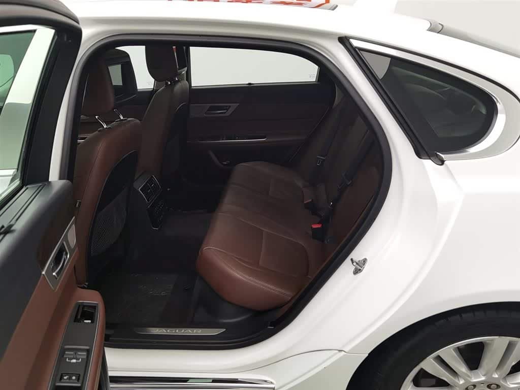 2017 Jaguar XFL White, 90,300 km, China export – photo 15