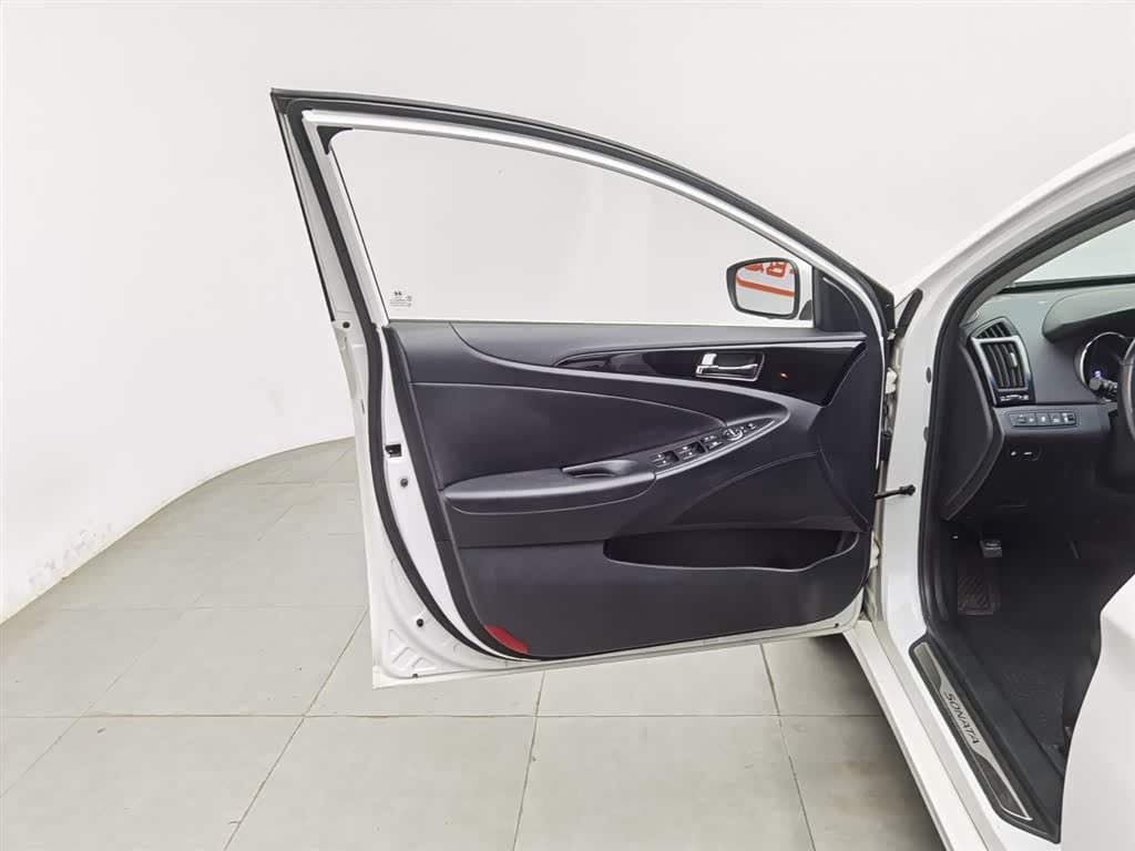 2014 Hyundai Sonata White, 98,600 km, China export – photo 8
