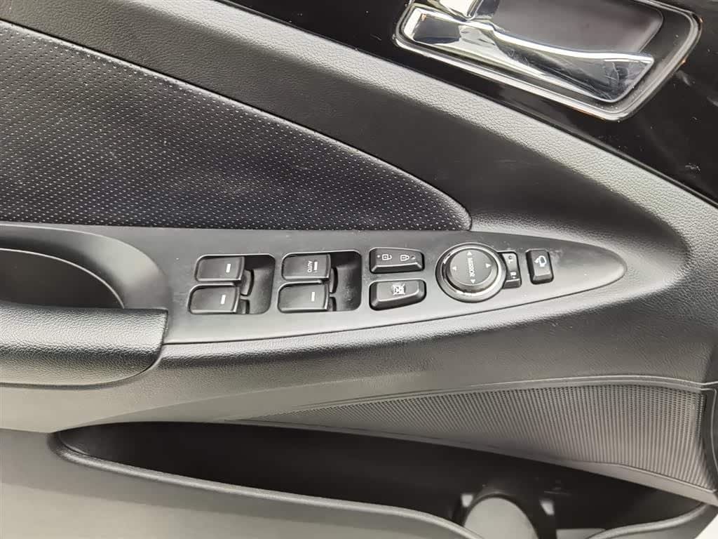 2014 Hyundai Sonata White, 98,600 km, China export – photo 9