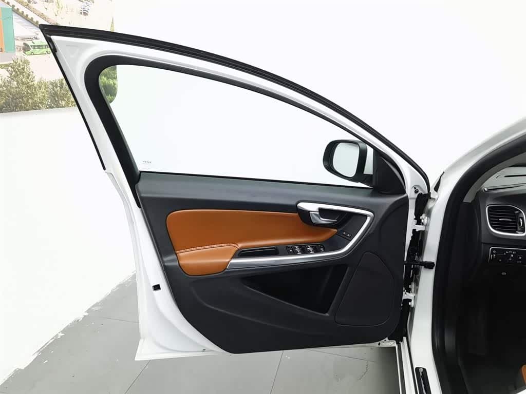 2016 Volvo S60 White, 87,600 km, China export – photo 8