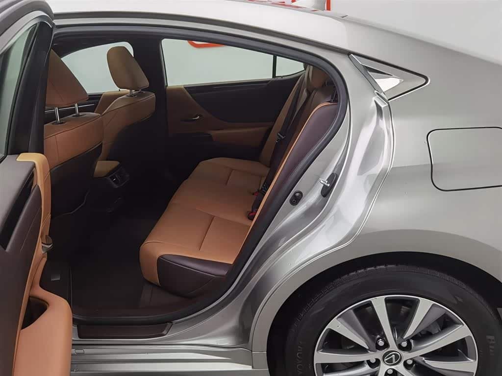 2019 Lexus ES 银灰色, 128,000 km, China export – photo 15