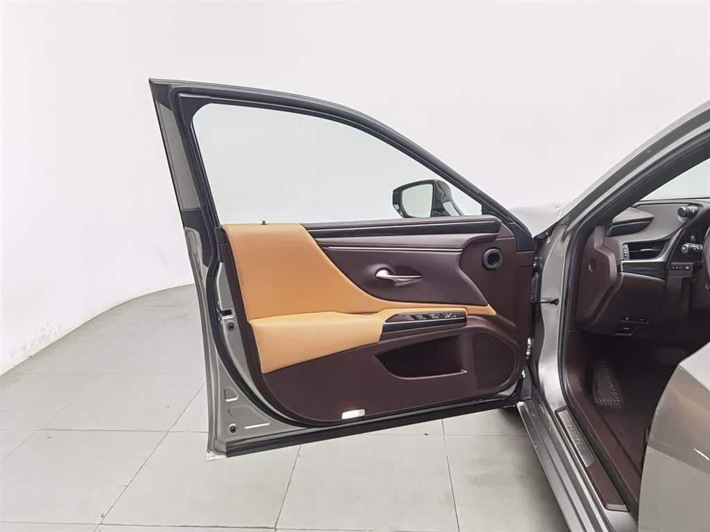 2019 Lexus ES 银灰色, 128,000 km, China export – photo 8