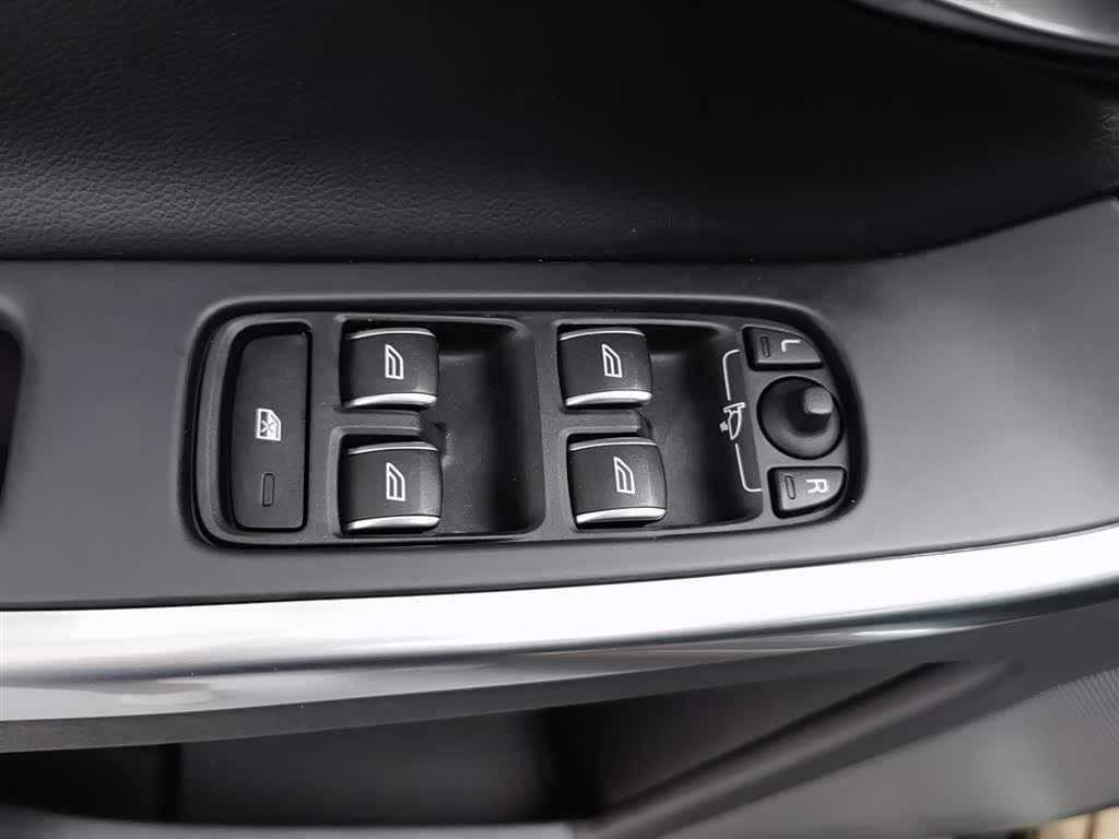 2017 Volvo XC60 Champagne, 68,900 km, China export – photo 8