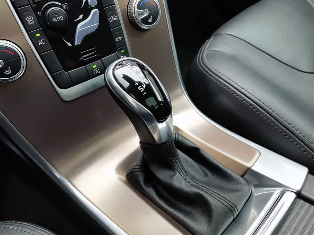 2017 Volvo XC60 Champagne, 68,900 km, China export – photo 11