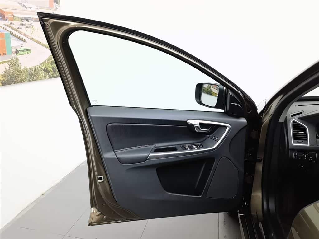 2017 Volvo XC60 Champagne, 68,900 km, China export – photo 7
