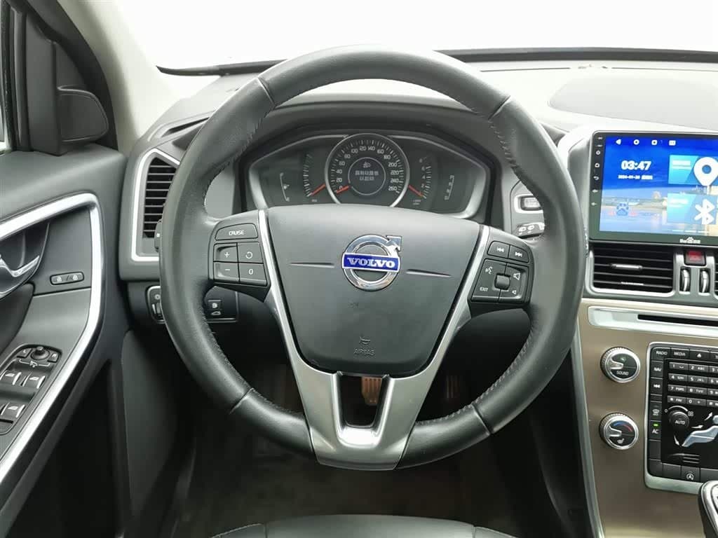 2017 Volvo XC60 Champagne, 68,900 km, China export – photo 10