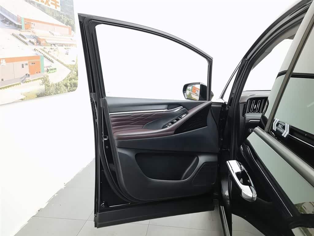 2023 Gac Trumpchi Trumpchi M8 Black, 38,200 km, China export – photo 7