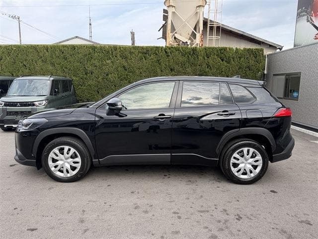 2024 Toyota COROLLA CROSS Black, 40,849 km, Japan export – photo 3